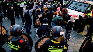 Olanda investighează acte de violenţă ale poliţiei împotriva protestatarilor pro-palestinieni