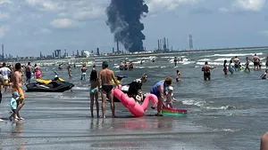 DSU, după explozia de la Petromidia: Oamenii sunt în siguranţă, dar să închidă geamurile