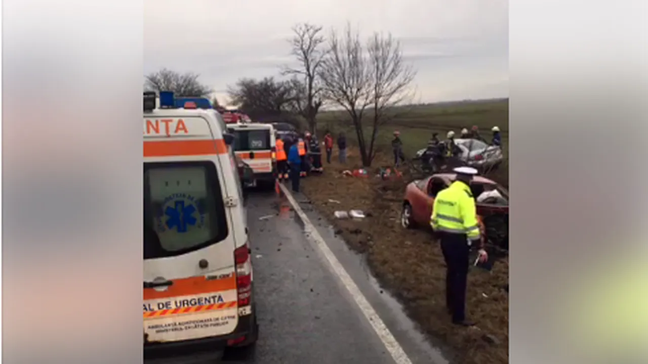 Două persoane au murit în Timiş, iar alte trei au fost rănite, după ce două maşini s-au ciocnit frontal