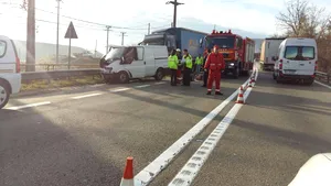 18 răniţi într-un accident dintre un microbuz şi o maşină pe DN4, în judeţul Călăraşi / Şase răniţi în accident, aduşi la Bagdasar Arseni