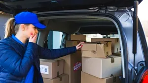Cum se aşază corect coletele într-o maşină de transport şi cum te ajuta o maşină ambalat