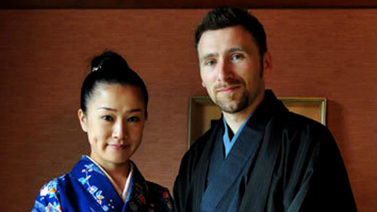 Cine este românul care trăieşte în Japonia şi scrie 
