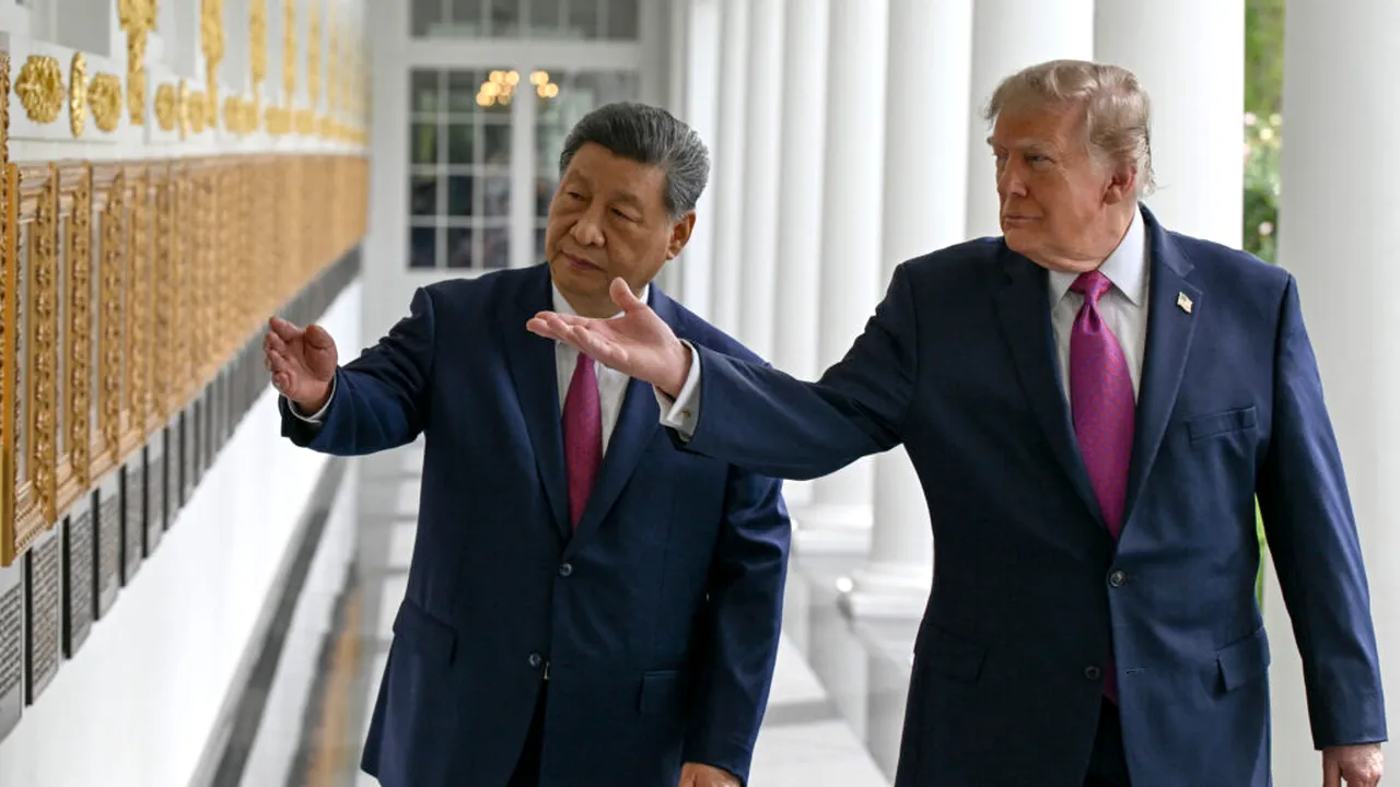 „Un cadou special în onoarea lui Xi”: Donald Trump i-a făcut președintelui chinez un tur pe șantierul viitoarei săli de bal de la Casa Albă