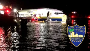 Un Boeing 737 cu 143 de pasageri la bord a intrat într-un râu din Florida/ Cel puţin 21 de persoane sunt rănite
