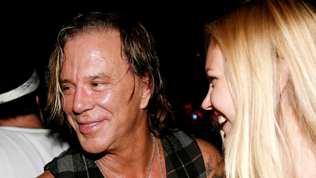 Mickey Rourke s-a logodit cu un top model din Rusia