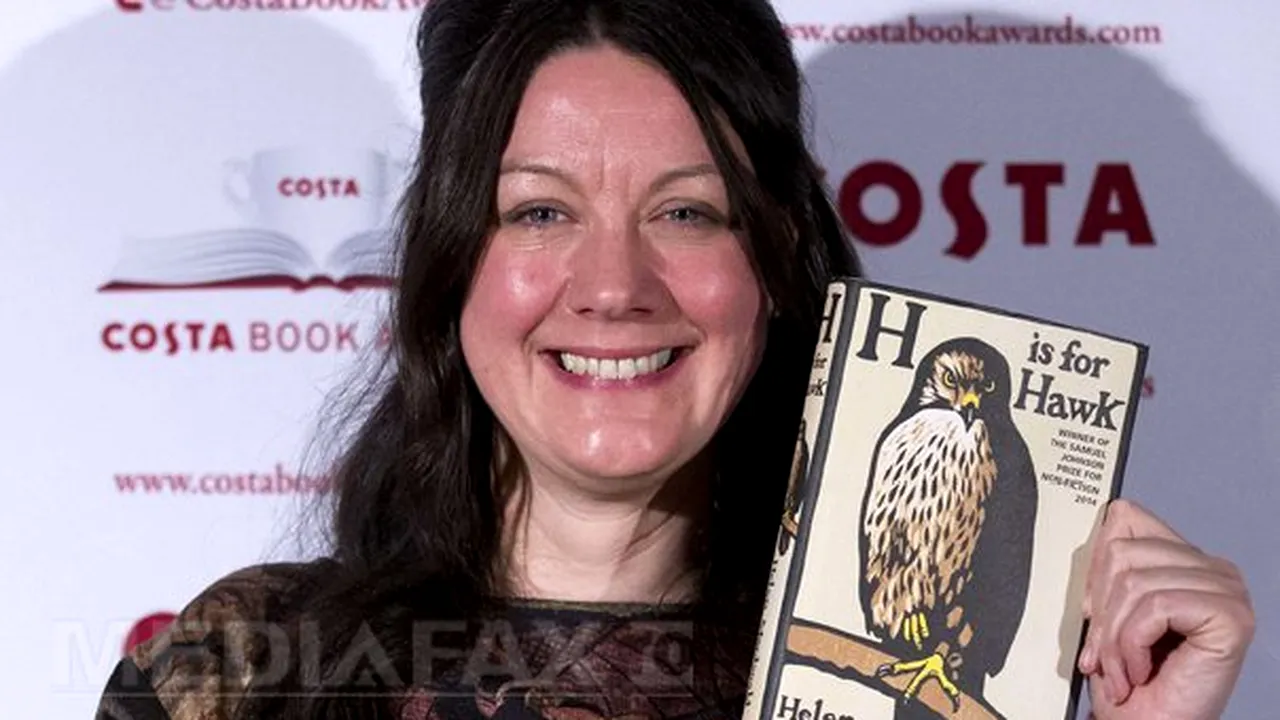 Helen Macdonald a câştigat Costa Book of the Year Award, pentru biografia 