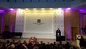 FOTO | Cum arată noul logo pentru Universitatea din Braşov, creat de un student 