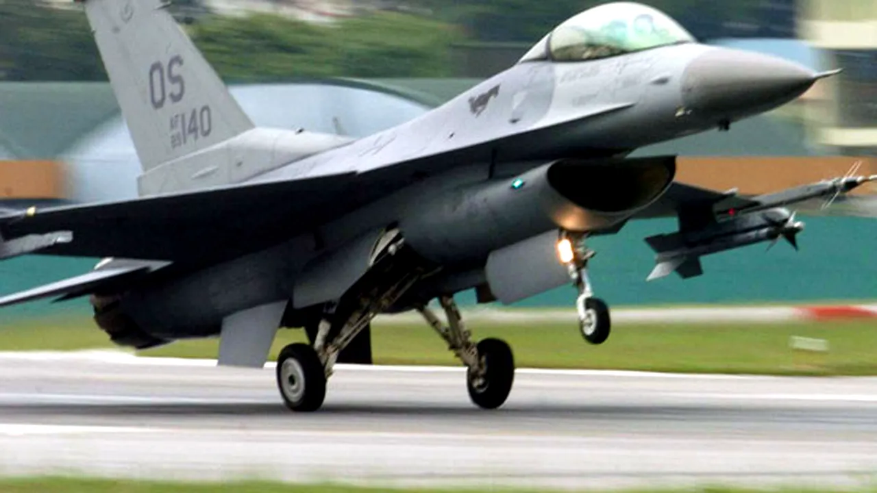 Guvern: Bunurile realizate în România prin programul de investiţii NATO rămân în patrimoniul statului/ Pevederea vizează baza de la Feteşti unde sunt amplasate avioanele F-16