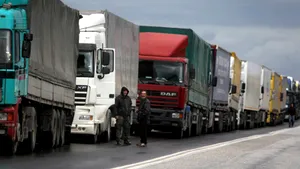 Nouă tiruri de marfă româneşti, blocate la frontiera bulgaro-elenă