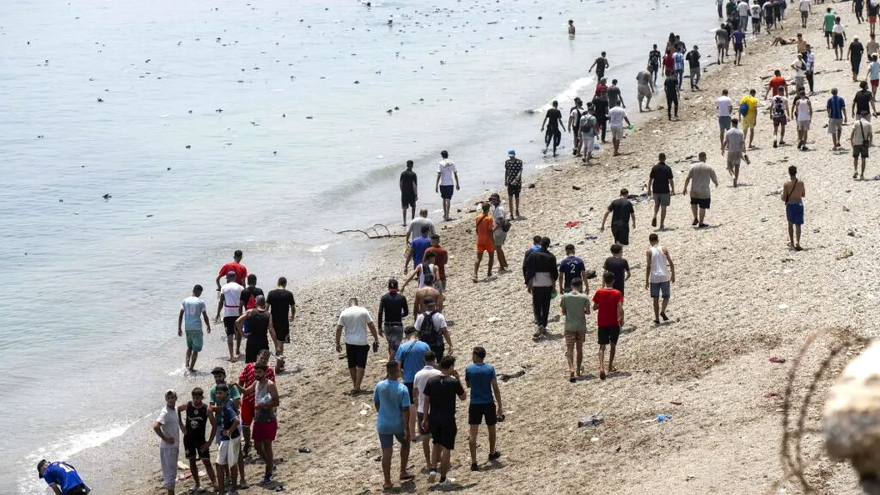 Spania, în alertă: mai mulți suspecți de terorism, identificați printre migranții ajunși în Ceuta