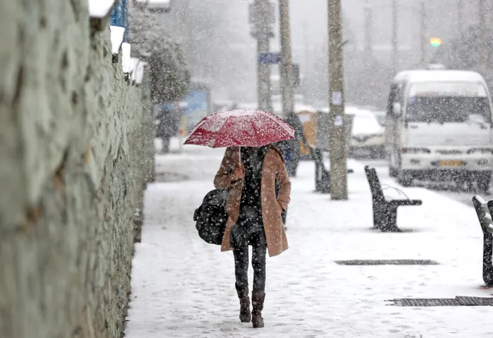 METEO Vin ploi, lapoviță și ninsoare. Vremea se răcește în toată țara