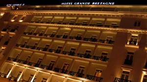 Peste două mii de studenţi români pot face practica de vară în hoteluri din Grecia