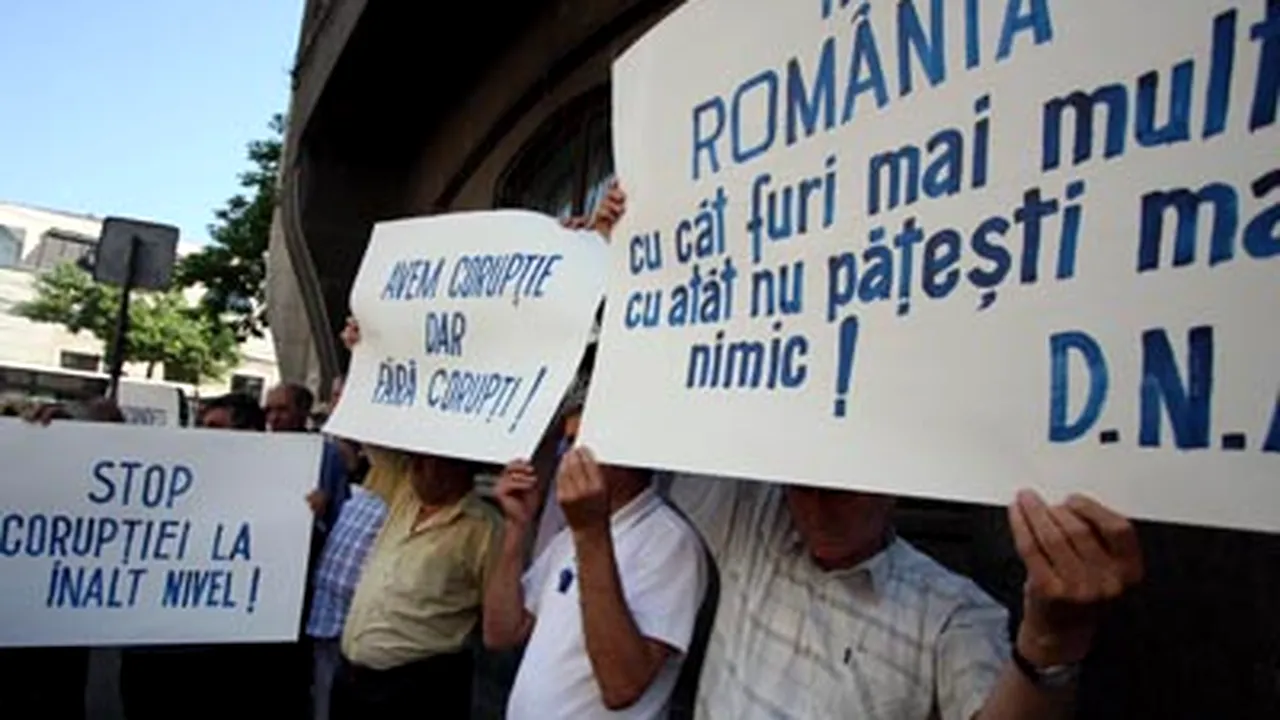 Revoluţionarii au primit de la premierul Emil Boc demiterea 