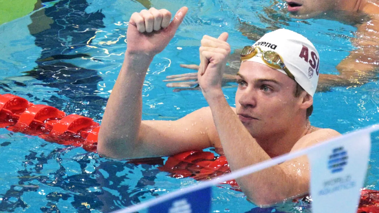Înotătorul francez Leon Marchand doboară recordul mondial la 200 m mixt în semifinalele Mondialelor