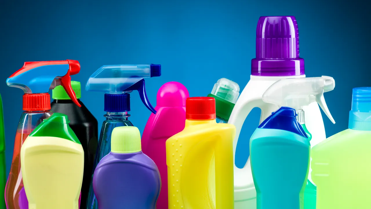 Chimcomplex va începe producţia de biocide, ce pot curăţa suprafeţele de coronavirus