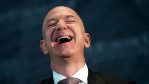 Amazon accelerează pariul pe sănătate: Compania pune la dispoziţie un asistent vocal capabil să execute comenzi în timpul unei operaţii