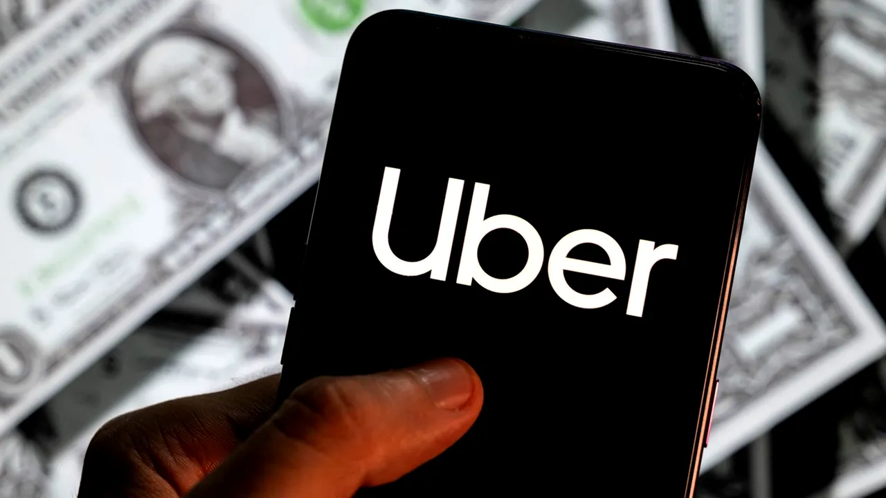 Doi bărbaţi au furat peste 2 milioane de euro după ce au spart platforma Uber Eats