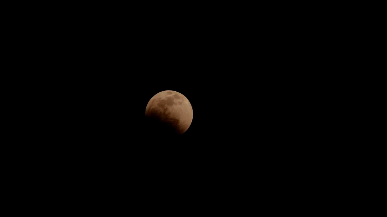 96% din Lună va fi acoperită. La ce oră se vede eclipsa din 28 august