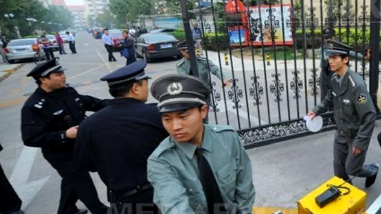 VIOLENŢE ÎN CHINA: Cel puţin 21 de persoane, printre care şi poliţişti, şi-au pierdut viaţa