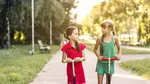 Modelul care ar putea fi preluat și în România. Străzi fără mașini pentru câteva ore, dedicate copiilor