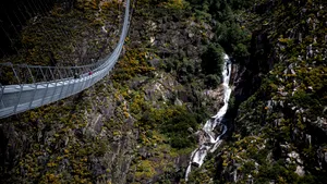 Portugalia deschide cel mai lung pod pietonal suspendat din lume GALERIE FOTO