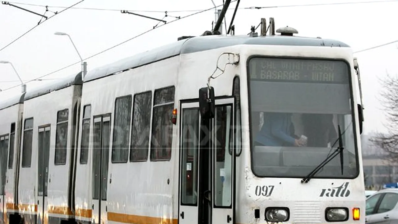 Un copil de 13 ani, dus la spital după ce a fost lovit de un tramvai pe linia 1 din Capitală