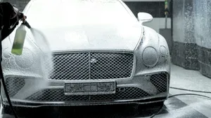 Un angajat al unei spălătorii din Capitală, reținut pentru că ar fi furat 5.700 de lei și 1.000 de euro