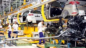 Ford va desfiinţa 1.100 de locuri de muncă la o uzină din Marea Britanie 