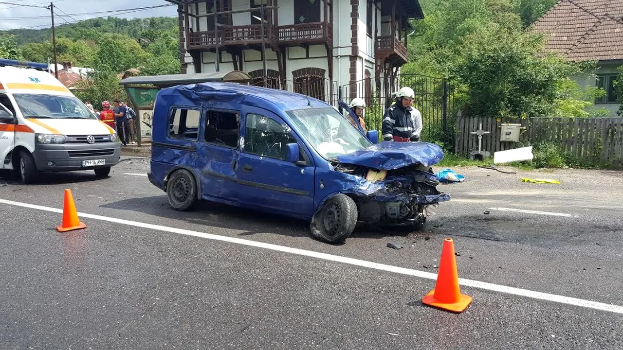 Şase persoane rănite, după ce trei maşini s-au ciocnit la Comarnic