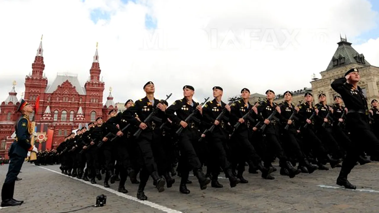Moscova, amintind de epoca sovietică: Soldaţi, tancuri, rachete nucleare au traversat Piaţa Roşie într-o aliniere perfectă - GALERIE FOTO, VIDEO