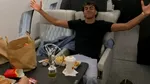 Yamal sărbătorește premiul „Tânărul Sportiv al Anului” cu burger și cartofi prăjiți într-un avion privat