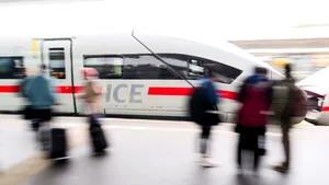 Un tren de mare viteză din Germania a fost oprit pentru o urgență neașteptată. Conductorul a fugit să cumpere hârtie igienică