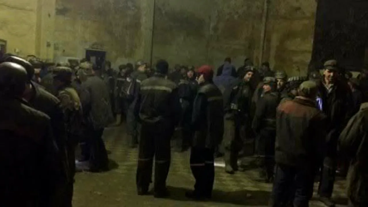 Protest la Mina Lupeni, ortacii refuză să intre în subteran / Director CEH: Protestul minerilor, generat de o dezinformare creată de liderii de sindicat
