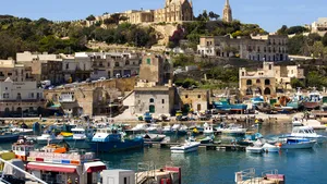 Peste 3.000 de români plătesc ghid în vacanţe de lux, pentru că nu ştiu limbi străine 