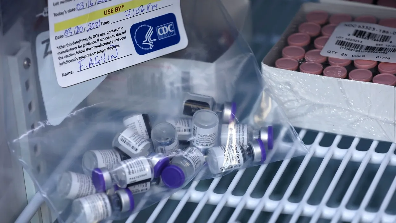 O nouă tranşă de vaccin Pfizer BioNTech soseşte luni în România