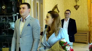 VIDEO | Iubirea este molipsitoare şi chiar mai puternică decât orice virus. Nuntă în vreme de pandemie
