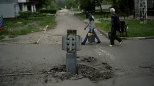 Războiul din Ucraina, ziua a 83-a. Ultimii militari ucraineni de la Azovstal cedează controlul Rusiei. Rachetele lui Putin au aterizat la 15 kilometri de graniţa cu Polonia. Cel puţin nouă morţi în urma unui atac rus asupra unei localităţi ucrainene