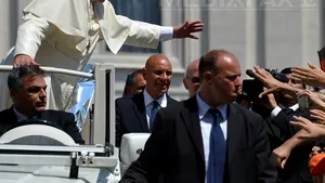 Papa Francisc refuză vehiculele cu geamuri blindate: 