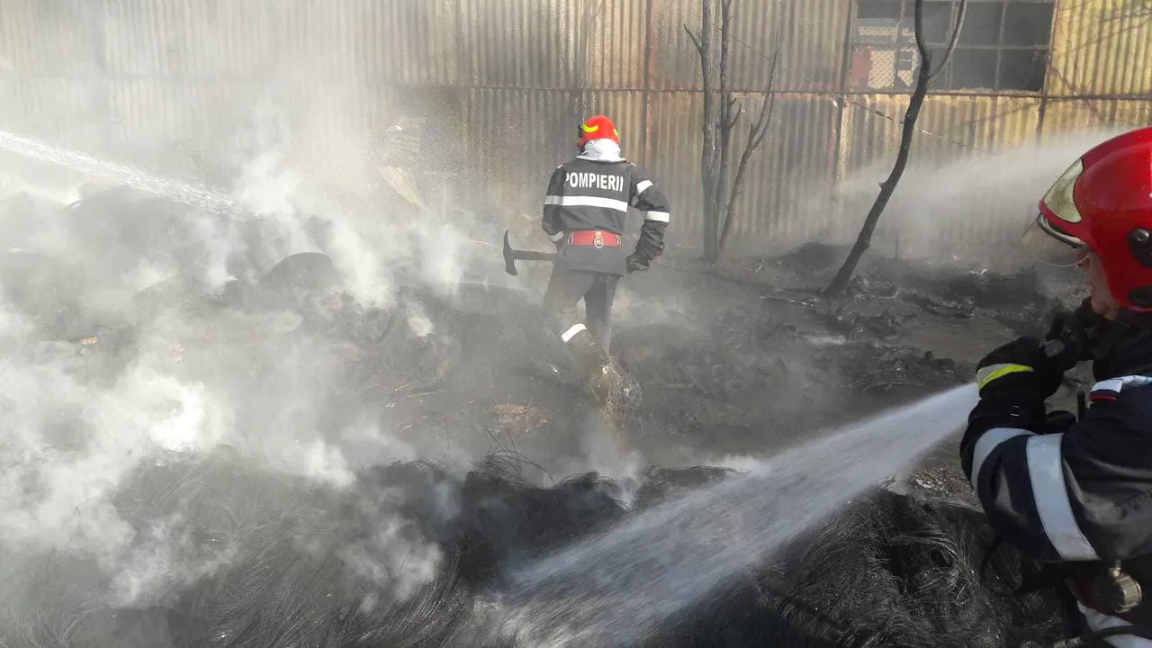 O femeie a murit, iar copilul ei este în stare gravă, după ce s-au intoxicat cu monoxid de carbon