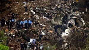 Cutiile negre ale avionului prăbuşit în Pakistan au fost găsite