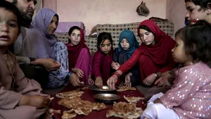 Criză alimentară în Afganistan. 1,1 milioane de copii afgani s-ar putea confrunta cu malnutriţie severă în acest an