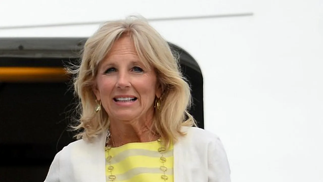 Jill Biden a premiat-o la Bucureşti pe Monica Boseff, pentru lupta împotriva traficului de persoane