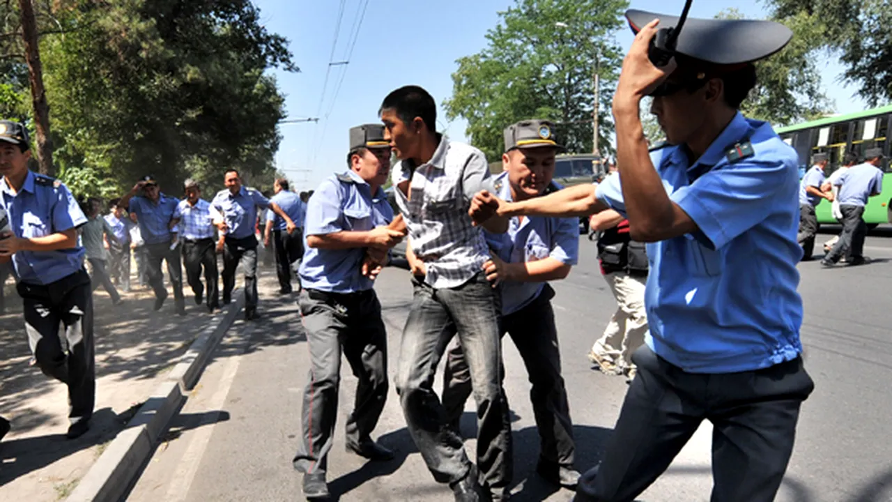 Rusia respinge orice implicare în protestele violente din Kîrgîzstan - VIDEO
