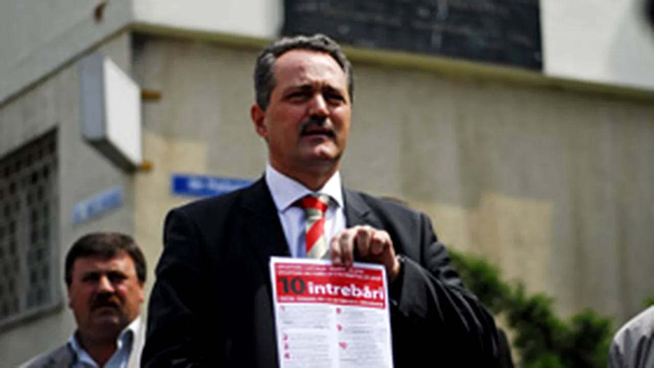 Giugula îl acuză pe Negoiţă că a construit locuri de joacă cu fima soţiei