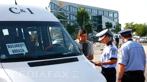 Aproape 2.000 de şoferi care transportau persoane, sancţionaţi de poliţiştii rutieri