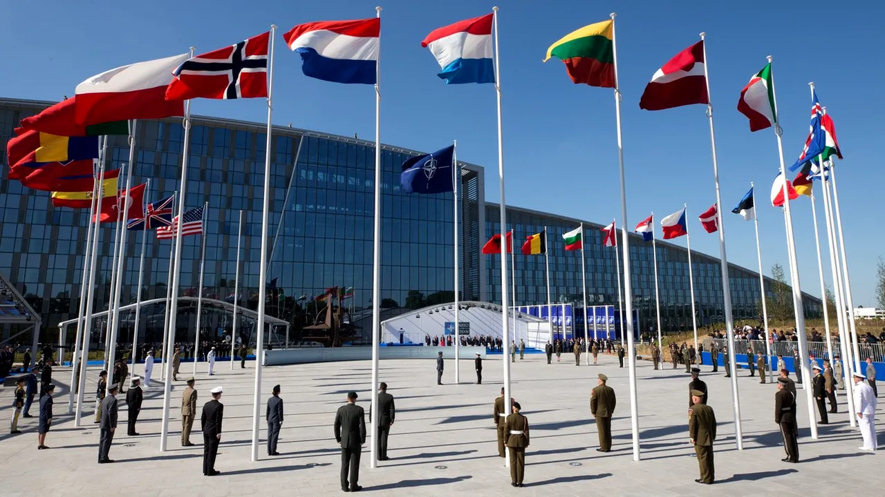 Sunday Telegraph: Parteneriatul AUKUS, discutat la summitul G7 fără ştirea lui Emmanuel Macron / Franţa vrea reconfigurarea NATO 