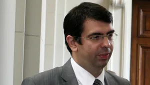 Robert Cazanciuc şi Eugen Tomac sunt audiaţi la Comisia pentru Apărare de la Senat