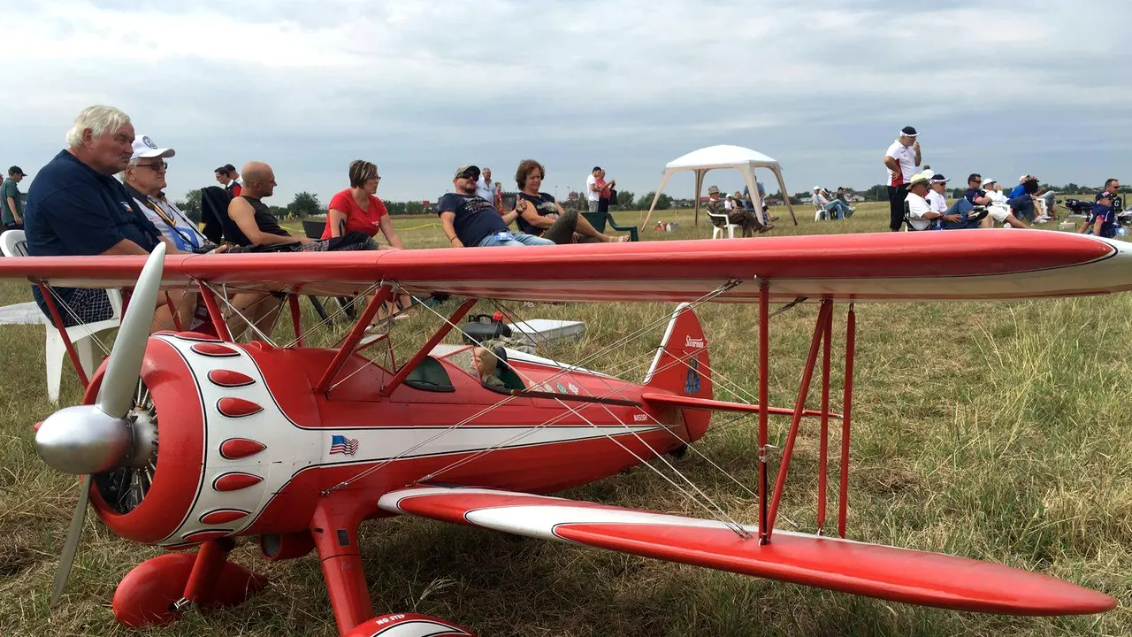 Prahova: Competiţie de machete radiocomandate, cu participanţi din 11 ţări, pe aerodromul Strejnicu - FOTO/VIDEO
