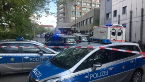 Suspect înarmat, împuşcat de poliţie în curtea unui spital din Berlin