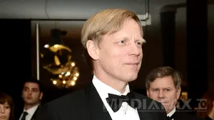 Situaţia politică afectează stabilitatea mediului economic, plătită scump de populaţie - investitori